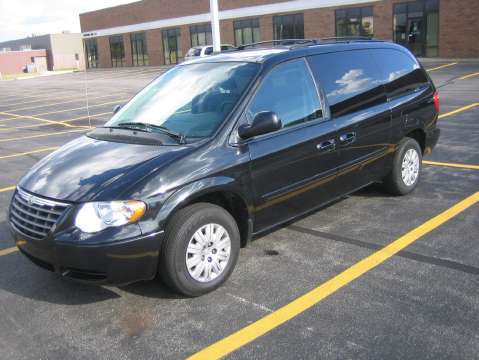 2004 CHRYSLER TOWN & COUNTRY LX 